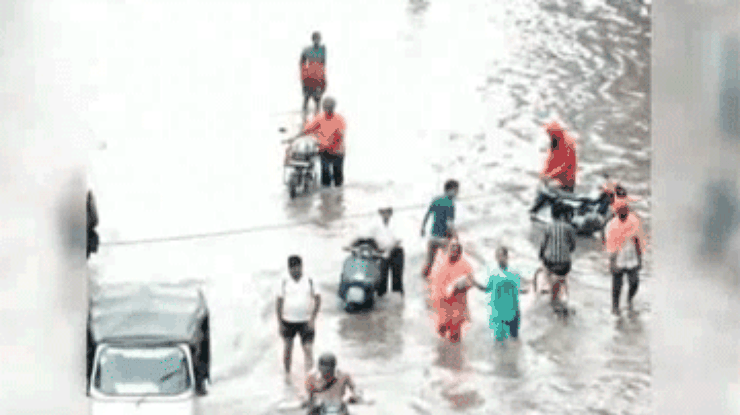 Из-за муссонов Индию затапливают наводнения