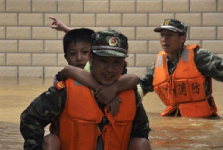 В Китае эвакуировали более 22 тысяч человек из-за сильных дождей