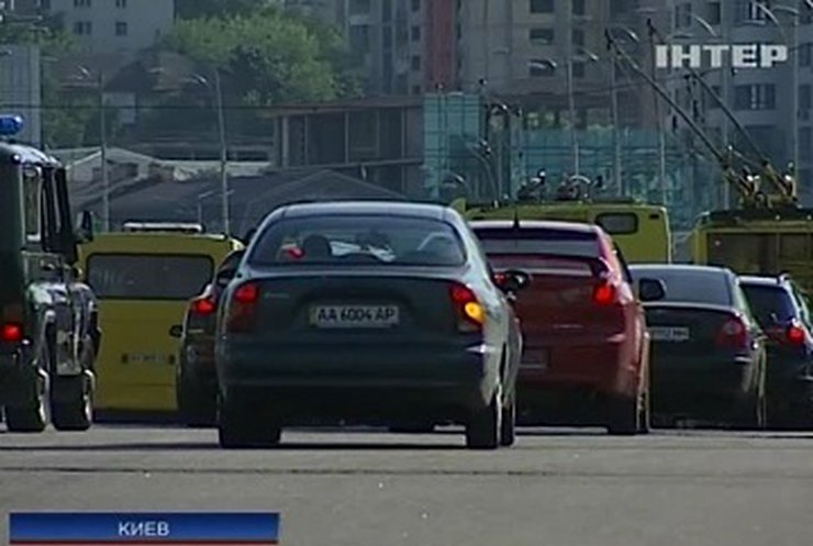 Утилизационный сбор парализует автомобильный рынок Украины, - эксперты