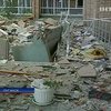 Азаров поручил выделить средства на реконструкцию разрушенного дома в Луганске