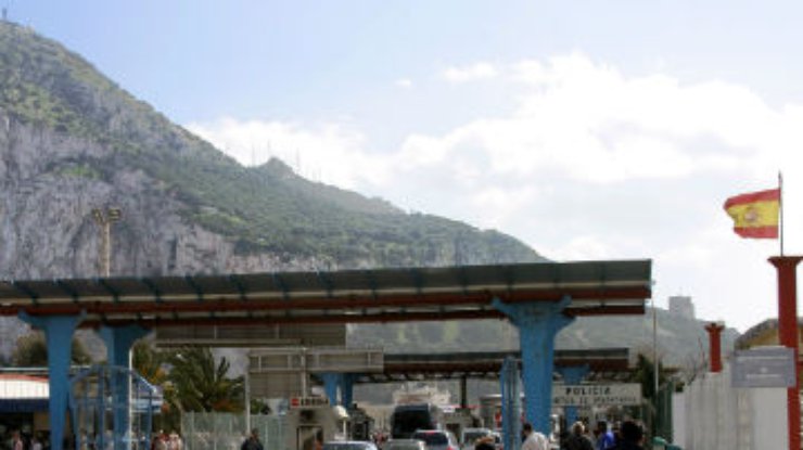 Спор из-за Гибралтара: Испания отказывается менять пограничный контроль
