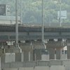 В Киеве новый железнодорожный мост перекрыли протестующие рабочие