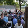 Сотни человек вышли защитить сквер на Березняках в Киеве