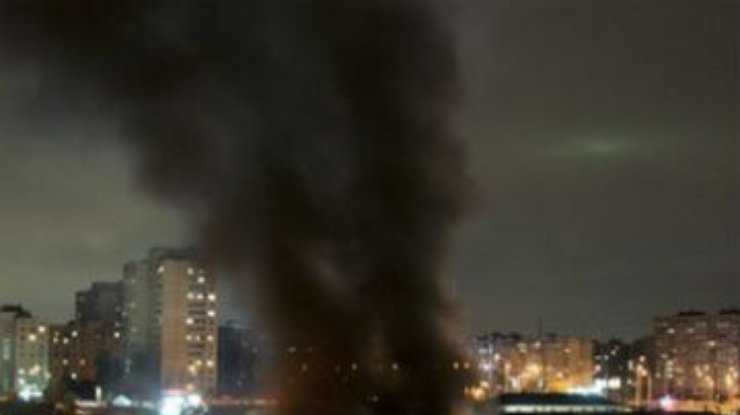 Подробности пожара на Оболони: Очевидцы говорят о взрывах