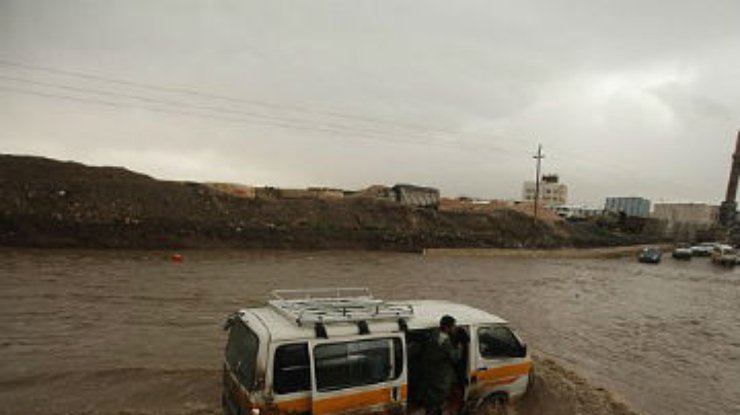 Наводнение обрушилось на свадебный кортеж в Йемене: 27 человек погибли