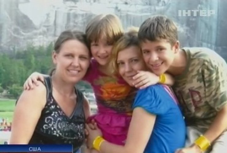 Житель США держал на привязи усыновленных в Украине детей