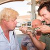 Мэр Лондона познакомился с крокодилом, названным в честь принца Кембриджского