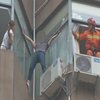 Китайский пожарный спас самоубийцу