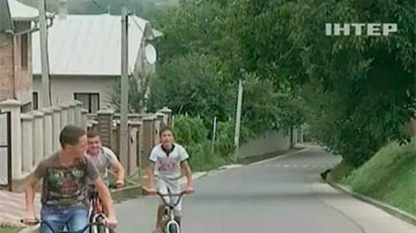 Жители Буковины самостоятельно построили сельскую дорогу
