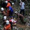 В Малайзии упал в пропасть автобус с туристами: 30 человек погибли