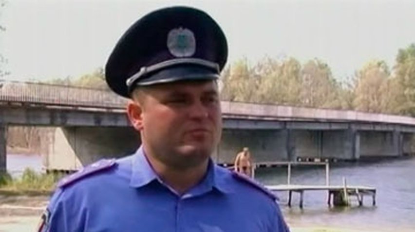 На Полтавщине милиционер спас тонущего мальчика
