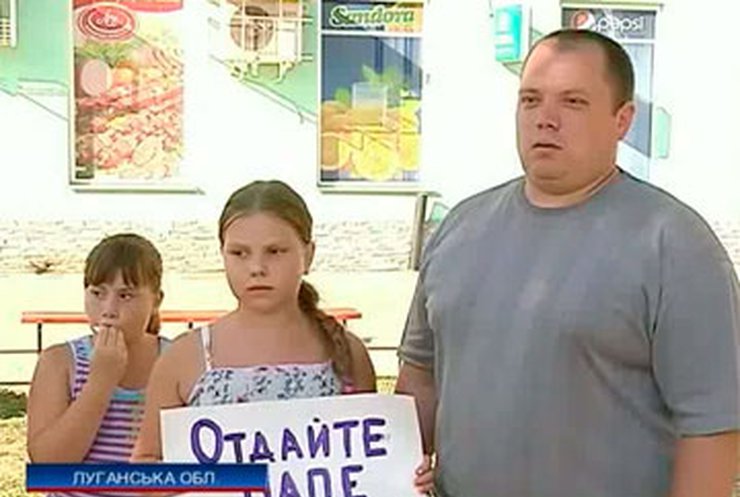 На Луганщине шахтеры начали акцию "Донбасс, вставай с колен!"