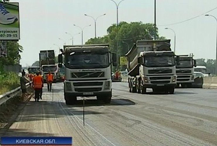 Дорожники ремонтируют трассу "Киев-Одесса"