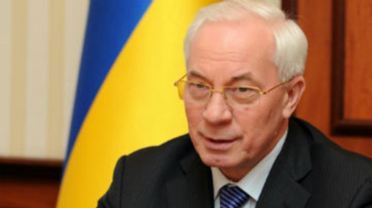 Азаров поздравил украинцев с праздником
