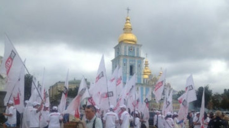 На Михайловскую площадь в Киеве стягивается оппозиция