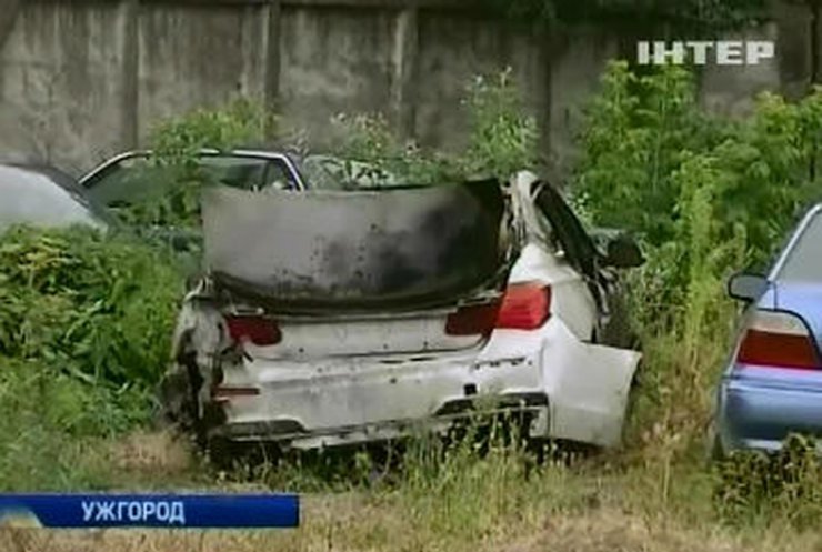В Ужгороде снова сожгли дорогой автомобиль депутата