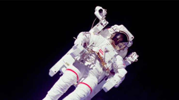 Ради полета в космос бельгиец уже полгода живет в костюме космонавта