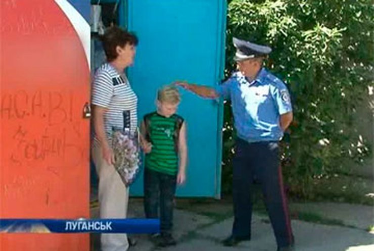 На Луганщине пенсионерка спасла внука от ножа грабительницы
