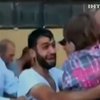 Житель Сирии нашел живым своего сына после химической атаки боевиков