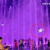 В Китае фонтан поднял пятилетнего мальчика на два метра