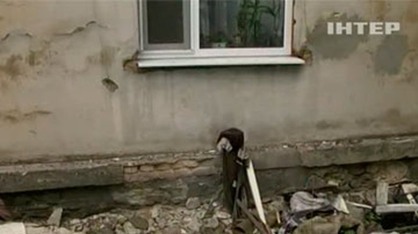 На Донетчине под жильцами дома обвалился балкон