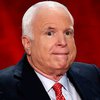 Американский сенатор Маккейн играл в покер во время слушаний по Сирии