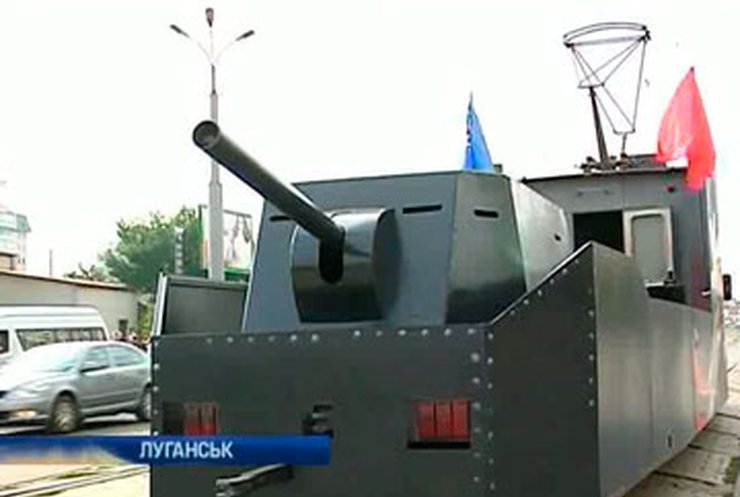 По улицам Луганска проехал Т-34