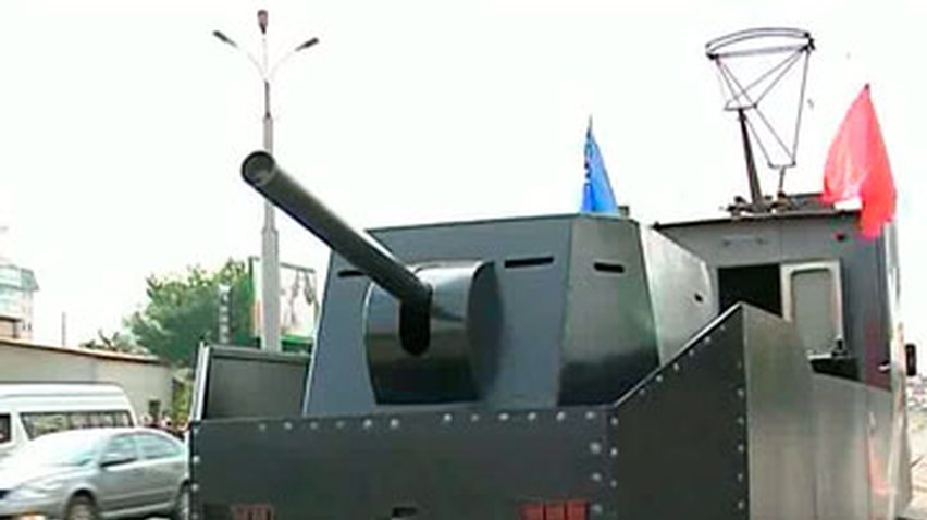 По улицам Луганска проехал Т-34
