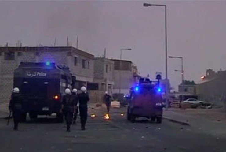 Полиция Бахрейна разгоняла митинг слезоточивым газом