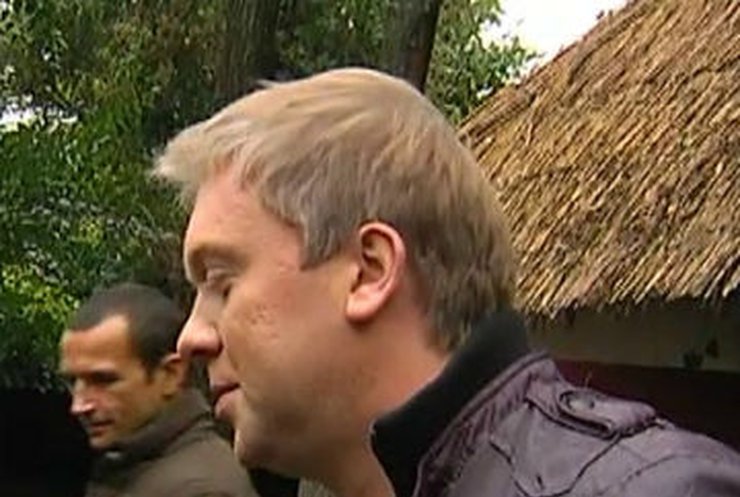 Шоумен Светлаков стал опекуном троих ослов киевского зоопарка