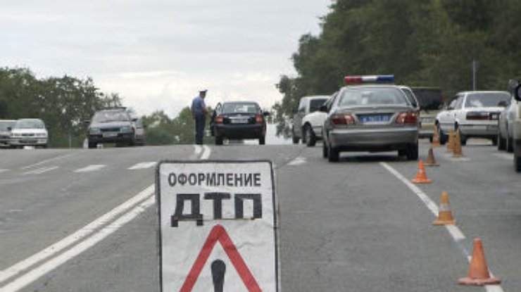 На Львовщине дети толкнули под колеса маршрутки ребенка, он – в реанимации