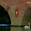 В Великобритании установили почтовый ящик посреди реки