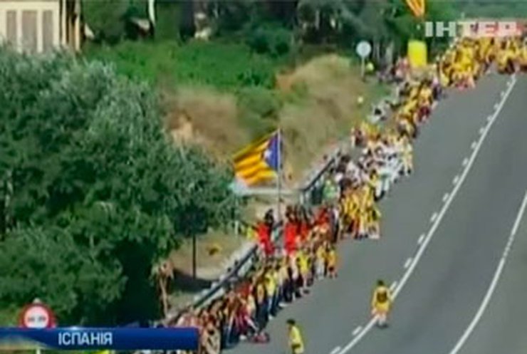 В честь дня нации жители Каталонии выстроились в живую цепь