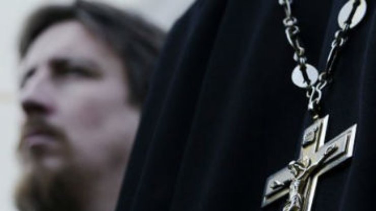 Греческих священников заподозрили в махинациях на миллиарды евро