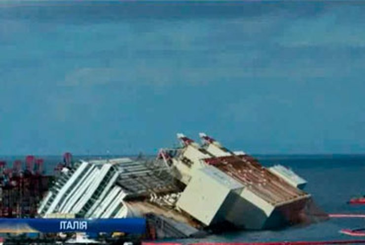 Затонувший лайнер Costa Concordia успешно подняли с мели