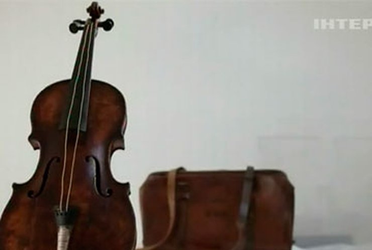 В Великобритании продадут скрипку, под звуки которой тонул "Титаник"