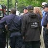 Starbucks запретил посетителям проносить оружие