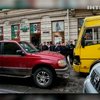Во Львове из-за смерти водителя за рулем джип въехал в маршрутку