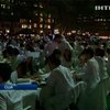 Ужин в белом: В Нью-Йорке прошел массовый флешмоб на французский манер
