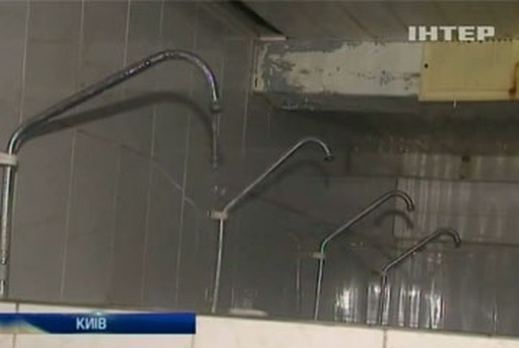 Жители аварийного общежития в Киеве возмущены ценами на квартплату