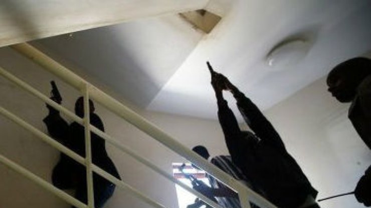В торговом центре в столице Кении возобновилась стрельба
