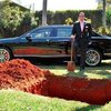 Миллионер похоронил свой Bentley, чтобы использовать его в загробной жизни