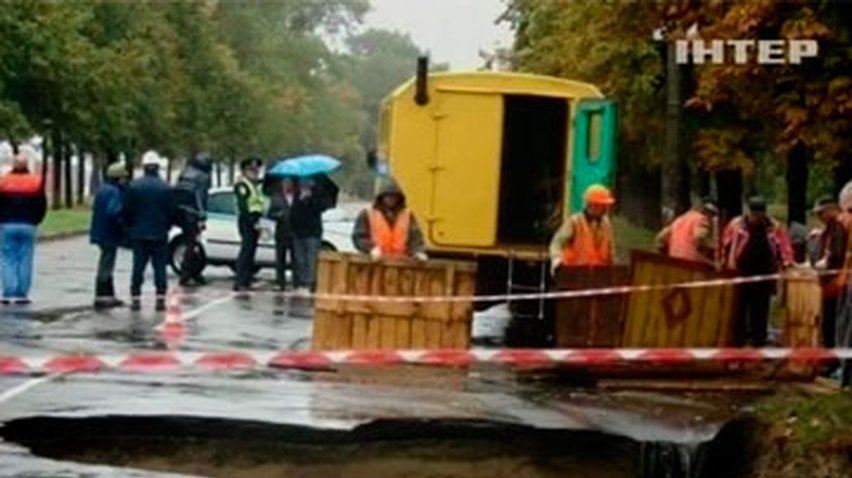 В Киеве все чаще проваливаются участки улиц