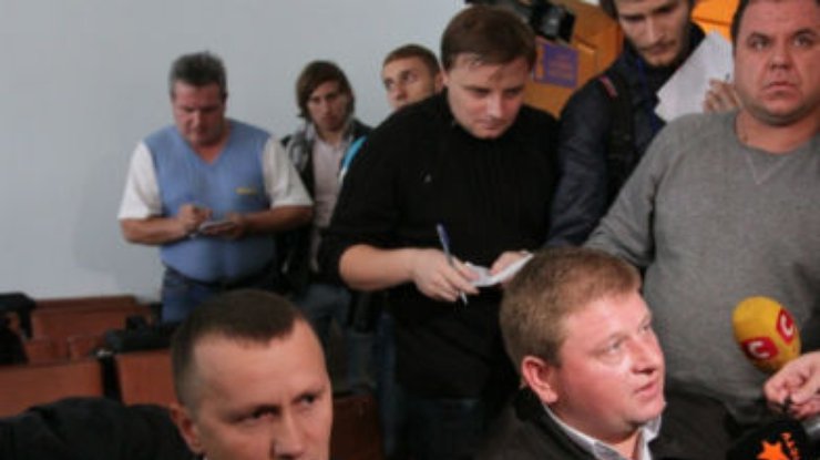 У одного из милиционеров в суде обострилась "болезнь Мельника"