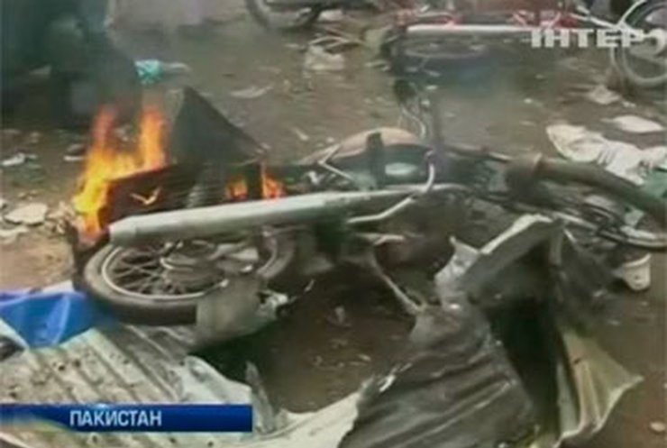 Исламисты взорвали автомобиль в Пакистане: 40 человек погибло