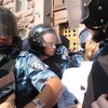 У здания Киевсовета распылили слезоточивый газ и бросают дымовые шашки (обновлено)