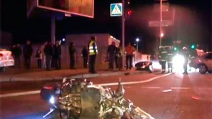 В столице два байкера врезались в "Мерседес"