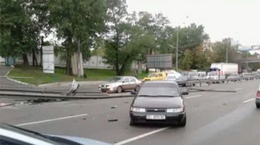 В Киеве сразу три машины попали в ДТП