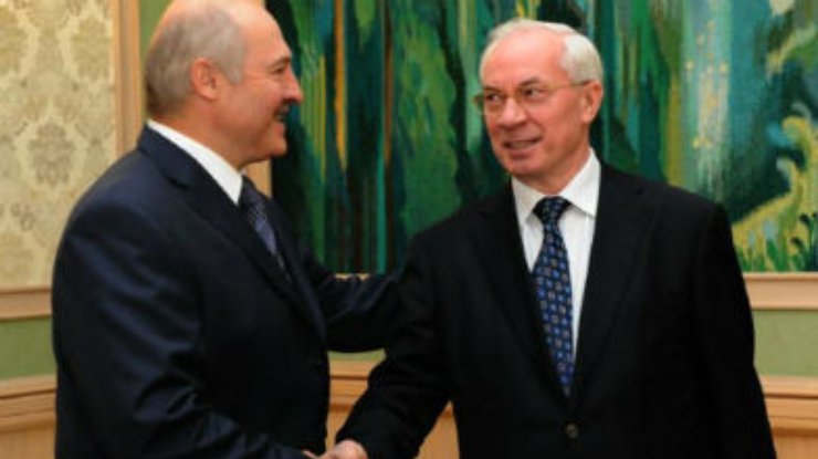 Азаров отправился в Беларусь встретиться с Лукашенко