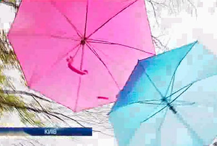 В столице отметили День цветных зонтиков